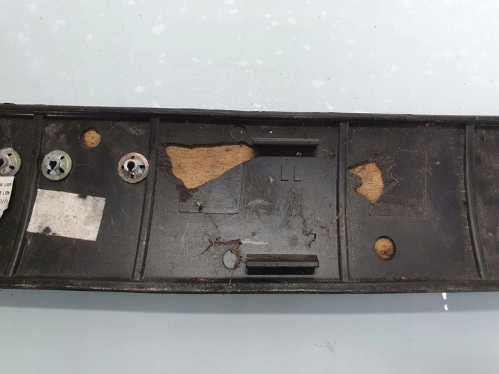 фото №8, Audi a6 s6 c5 4b 1999 рамка панелі розподільчої