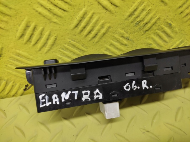 фото №9, Hyundai elantra перемикач скло 935702d000