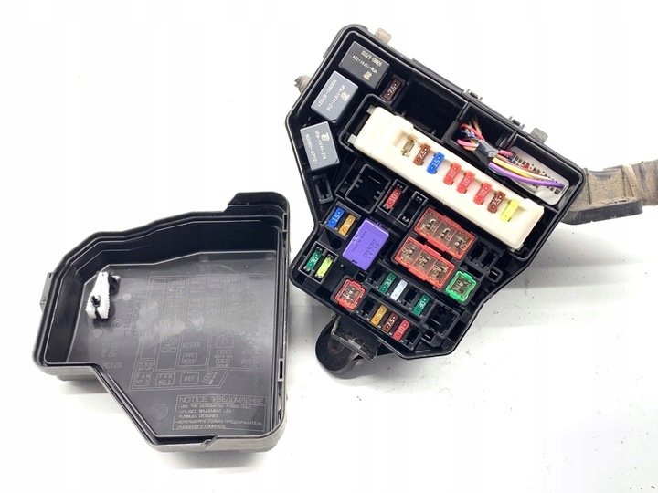 фото №3, Коробка запобіжників toyota yaris iii 82111-0dx33 хетчбек 1.0 69km