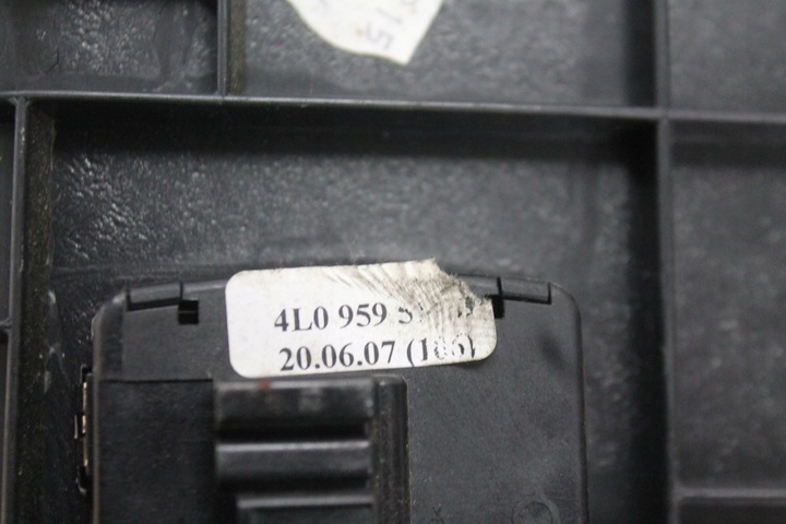 фото №3, Боковина багажника заглушка праві зад audi q7 05-09