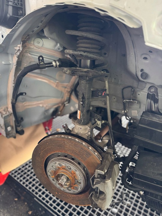 фото №3, Renault megane v e-tech левая поворотный кулак амортизатор перед ступица рычаг