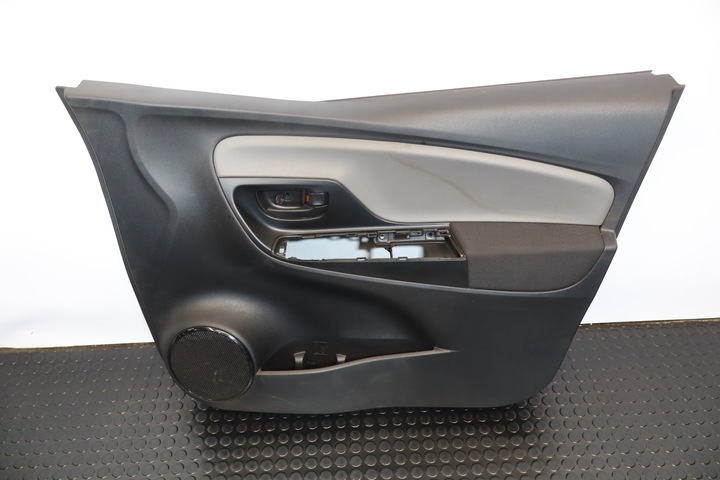 фото №1, Боковина обивка дверь правые перед yaris iii рестайлинг