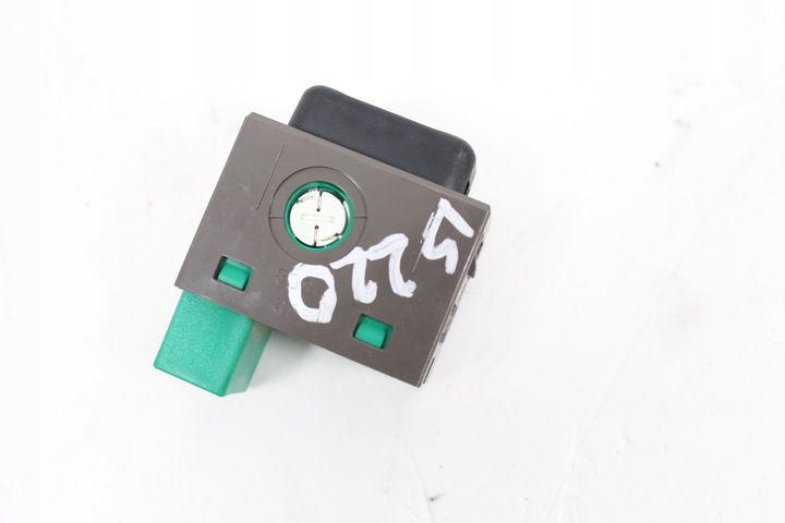 фото №2, Выключатель переключатель trc lexus is220 07