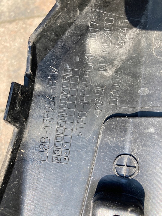 фото №14, Mustang mach-e диффузор накладка бампера зад оригинал.