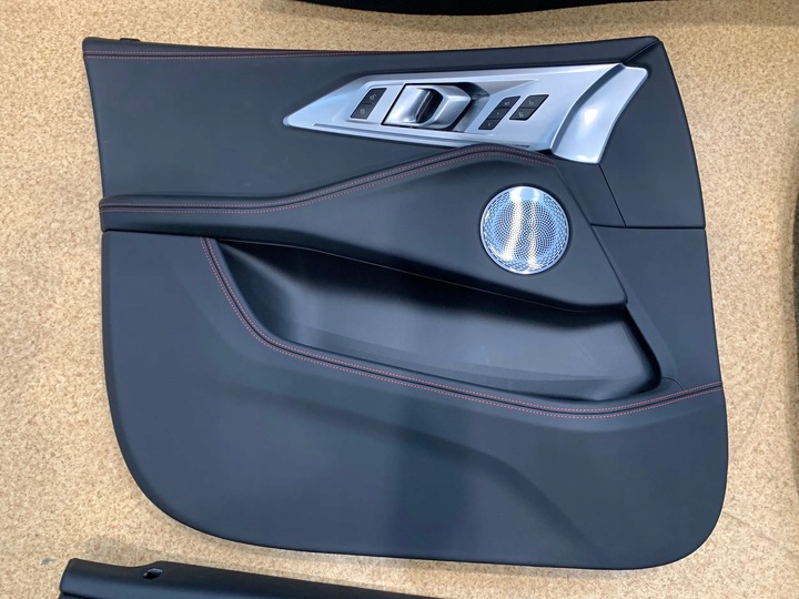 фото №11, Bmw xm g09 сидіння диван обшивки 1/500 label red jak нове