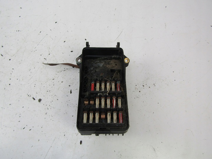 фото №1, Mercedes c w201 коробка предохранителей 2,3 132km m102985 82-88 2015400450