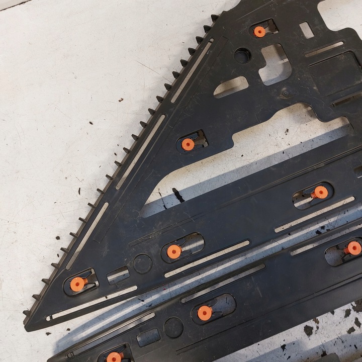 фото №12, Audi q2 шильдик решітка монтажна решітка стійка заднього ліва права