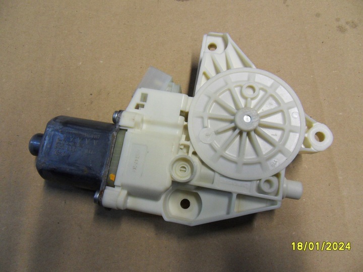 фото №1, Двигунчик скла лівий перед mercedes w246 a2469065100