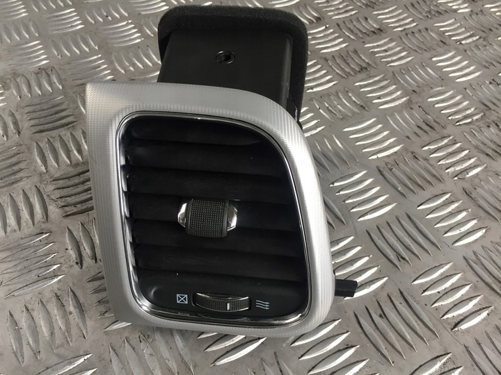 фото №1, Решётка воздуховод консоли левая jeep grand cherokee wk2