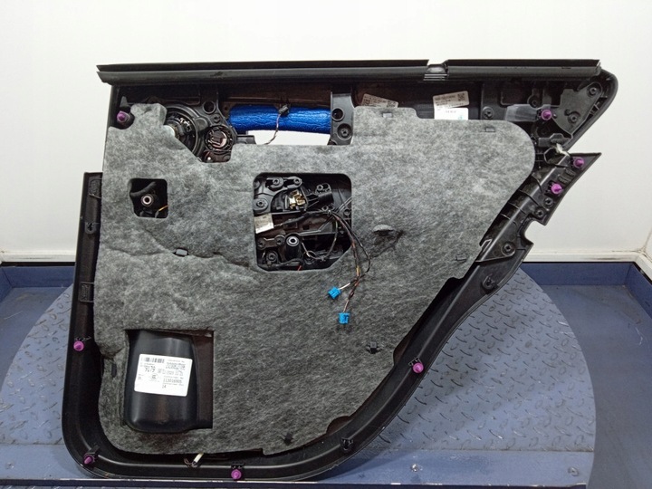 фото №7, Mercedes gle w167 обивка дверь зад левая боковина a1677373700