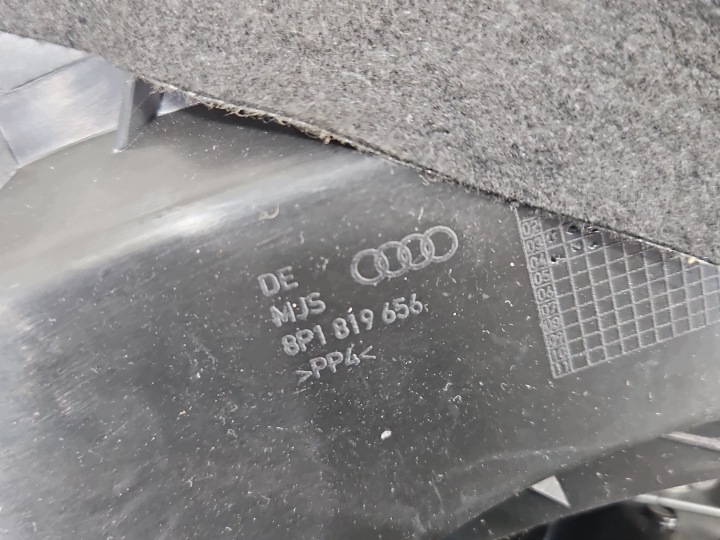 фото №14, Торпедо раздаточная подушка пассажира капот audi a3 8p европа