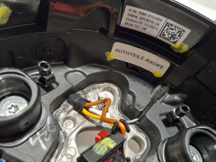 фото №10, Новая руль кожа мультифункция dsg лепестки 8w0419689 audi a4 b9 2024r