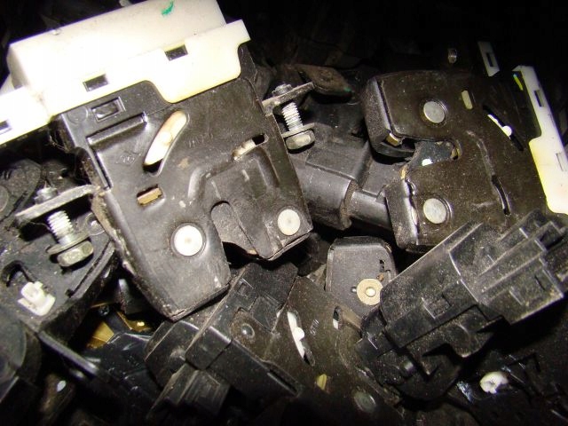 фото №1, Nissan micra k12 замок крышки задней зад оригинал.