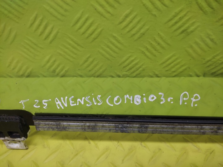 фото №5, Toyota avensis t25 универсал стекло дверь правый перед