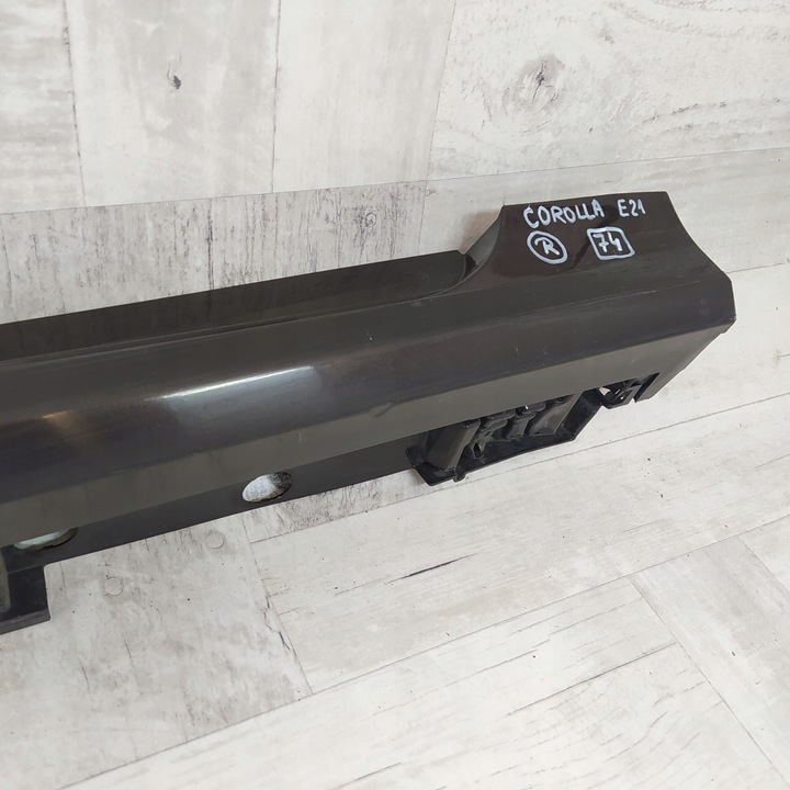 фото №8, Toyota corolla e21 sedan планка пороговая накладка правая 75850-02230
