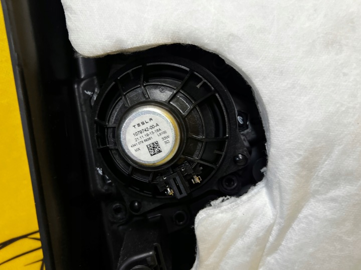 фото №12, Боковина дверь левый зад переключатель динамик tesla модель 3