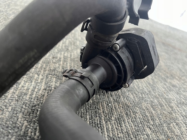 фото №10, Mercedes c класс w204 250 2.2cdi насос помпа воды шланг шланг оригинал eur