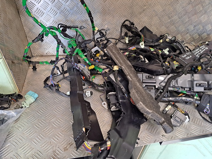 фото №10, Ford kuga mk3 1.5ecoboost установка кабіни засіб