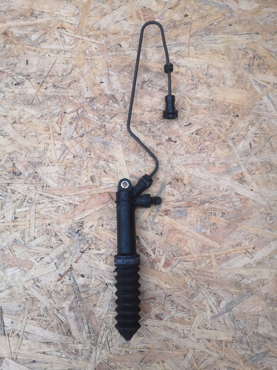 фото №1, A4 a5 8t 1.8 tfsi цилиндр сцепления шланг 8k0721257a