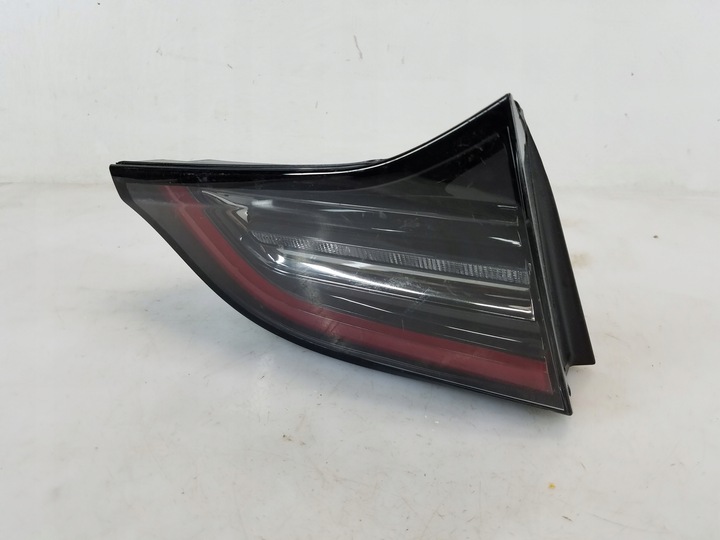 фото №8, Лампа зад w крышка багажника tesla модель 3