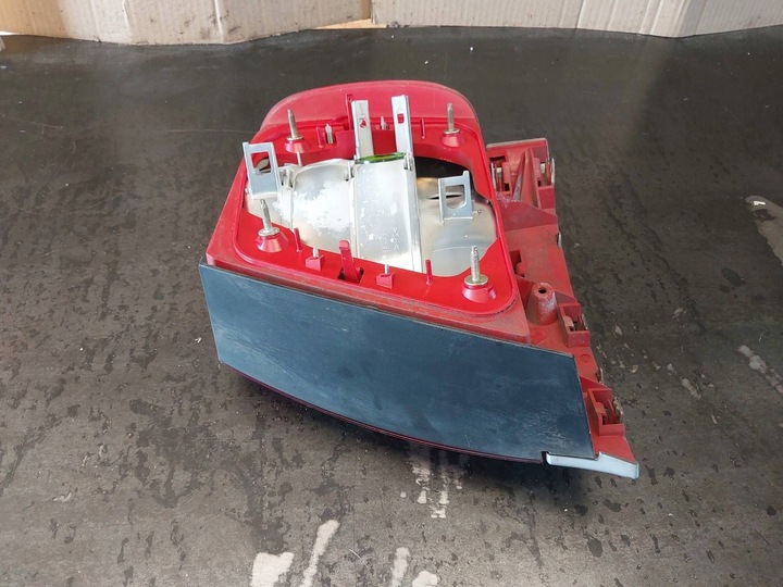 фото №14, Лампа задняя левая audi a4 b5 8d sedan 8d0945095d