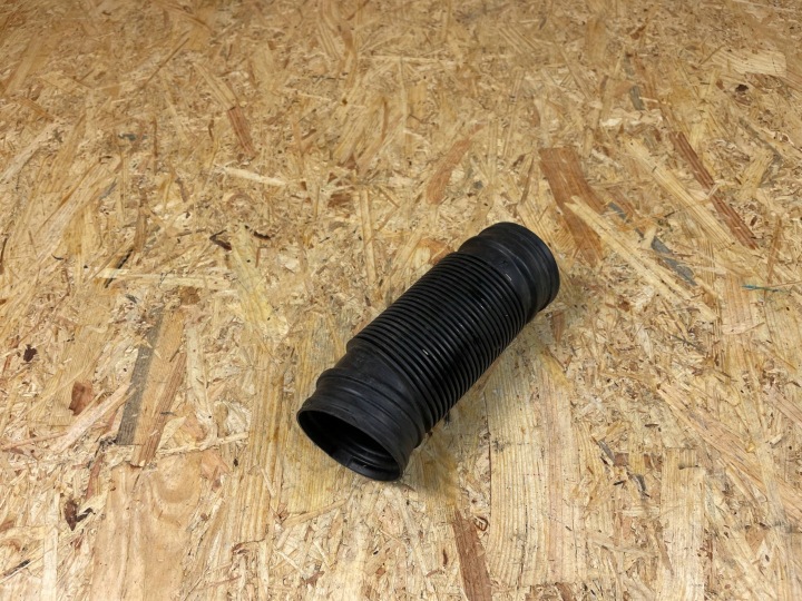 фото №7, Заборщик воздуховод труба трубка  воздуха vw skoda seat audi 5q0129618c