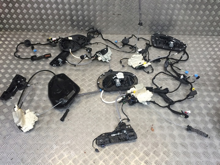 фото №1, Audi q7 sq7 4m рестайлинг натяжители дверь доводчик комплект soft close оригинал