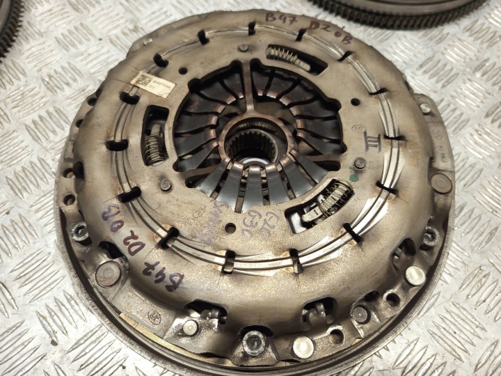 фото №10, Bmw (oem) 8482605 3' g20 5' g30 x3 g01 диск двухмассовый сцепление комплект