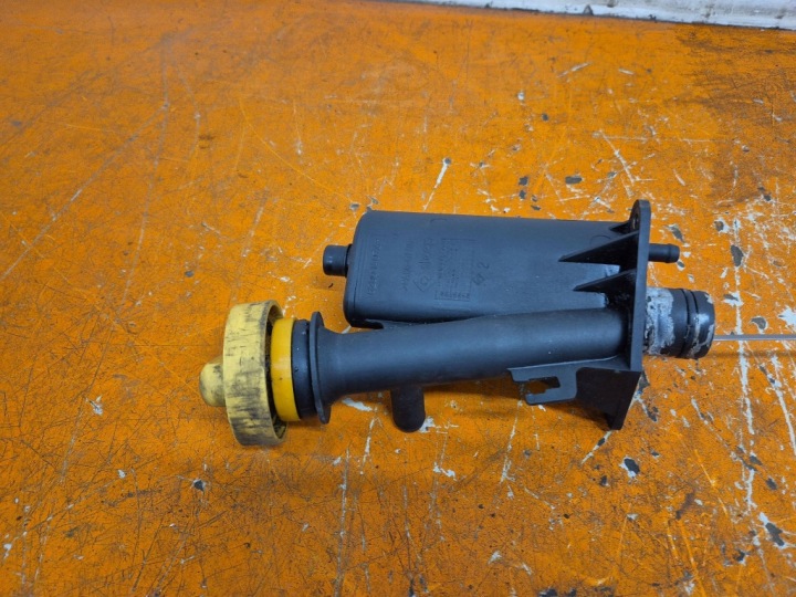 фото №4, Renault megane scenic ii 03-06 1.9dci вентиляция картера масла щуп 8200140763