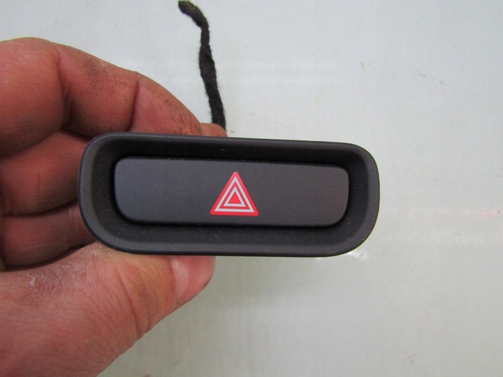 фото №1, Hr-v iii 22r выключатель света аварийных кнопка переключатель m81564