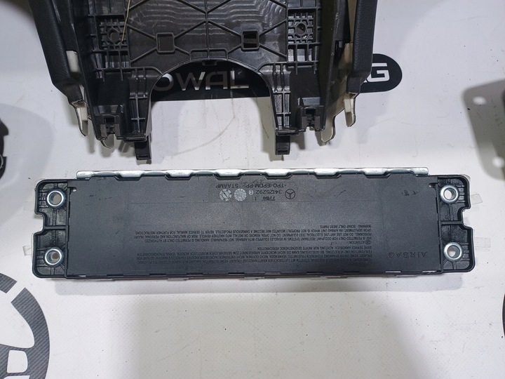 фото №9, Mercedes w205 w 205 передний рестайлинг гладкая панель консоль подушка безопасности ремни оригинал