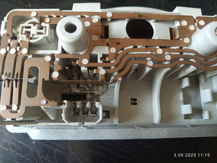 фото №3, Volkswagen golf iv passat лампа освещение интерьера кабины 3b0947105c