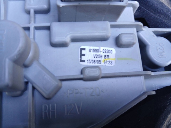 фото №8, Toyota corolla e12 фара правая задняя зад 81550-82300 hb 2005r