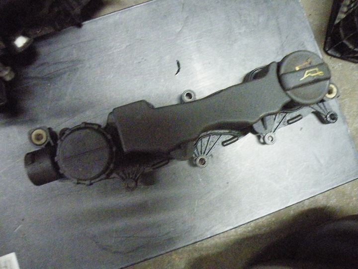 фото №1, Citroen c4 c5 peugeot 1.6 hdi кришка клапанів вентиляція картера