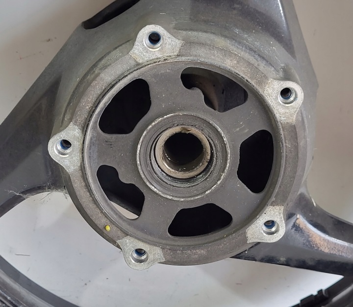 фото №8, Диск зад suzuki gsr 600 17" x 5,5" 06-10r