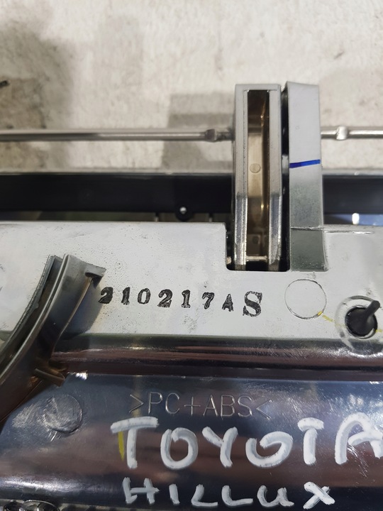 фото №13, Ручка крышки багажника хром toyota hilux viii 15-18r pod камера