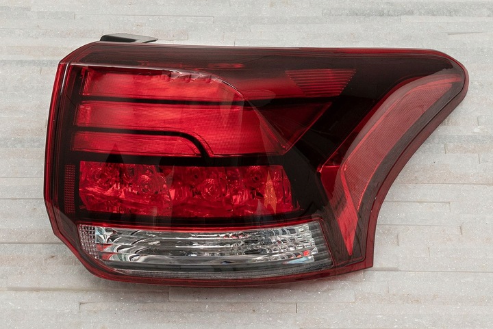 фото №13, Задняя лампа правая led outlander gf 2015-. 8330a998