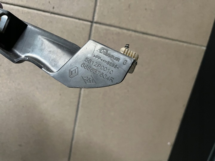 фото №7, Renault captur i кутник жабо  праве ліве 668637604r 668622369r