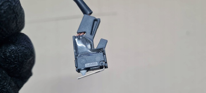 фото №11, Sq8 4m rsq8 q8 переключатель замка капота штекер разъём 8d0973822 a4 b9 8w q7