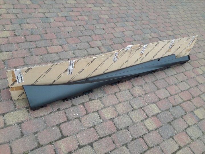 фото №1, Lexus is iii is300h правая планка накладка пороговая порог