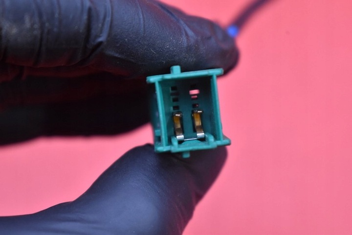 фото №6, Натягувач застібка ременя лівий перед 13127268 opel zafira b 05-10