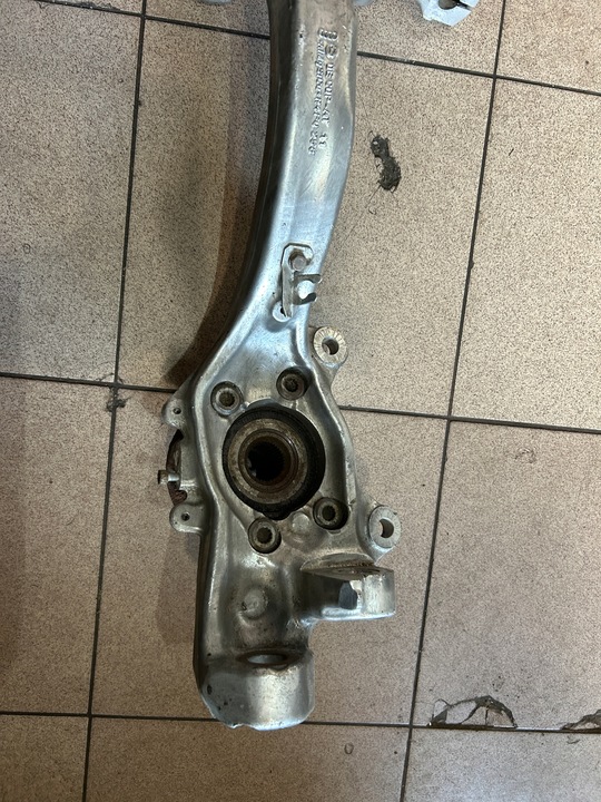 фото №13, Поворотный кулак ступица большая правая перед audi a6 c6 оригинал красивая