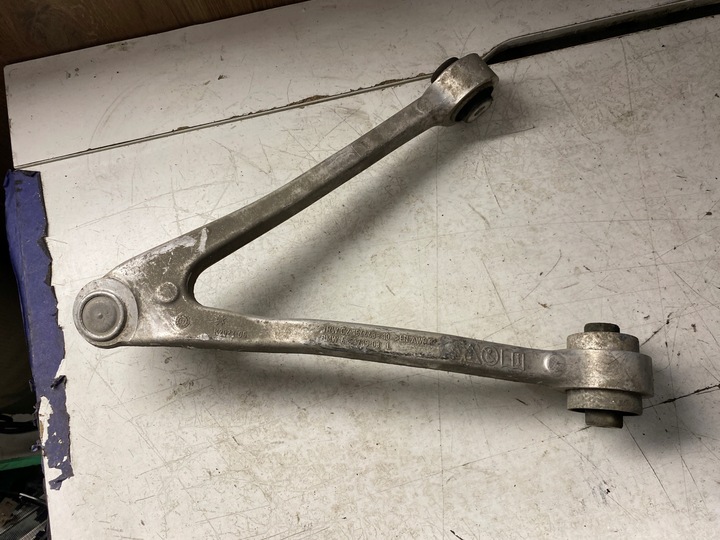 фото №1, Bmw i3 важіль лівий перед 6863739