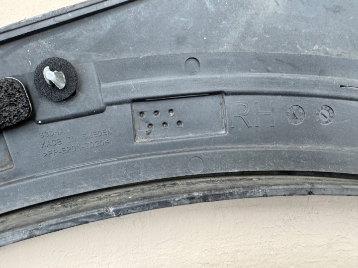 фото №9, Volvo v90 ii 2 cc cross country 16r- молдинг крила праве зад 31386155