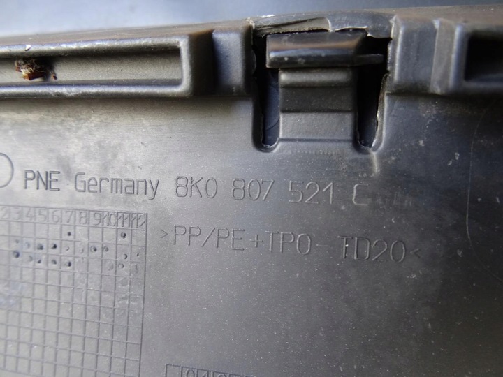 фото №16, Audi a4 b8 8k спойлер накладка диффузор бампера зад s-line 8k0807521c