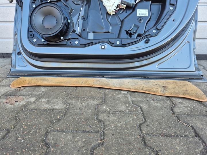 фото №16, Vw touareg ii 7p 2010 - дверь передние правые стекло замок планка kpl. lm7w