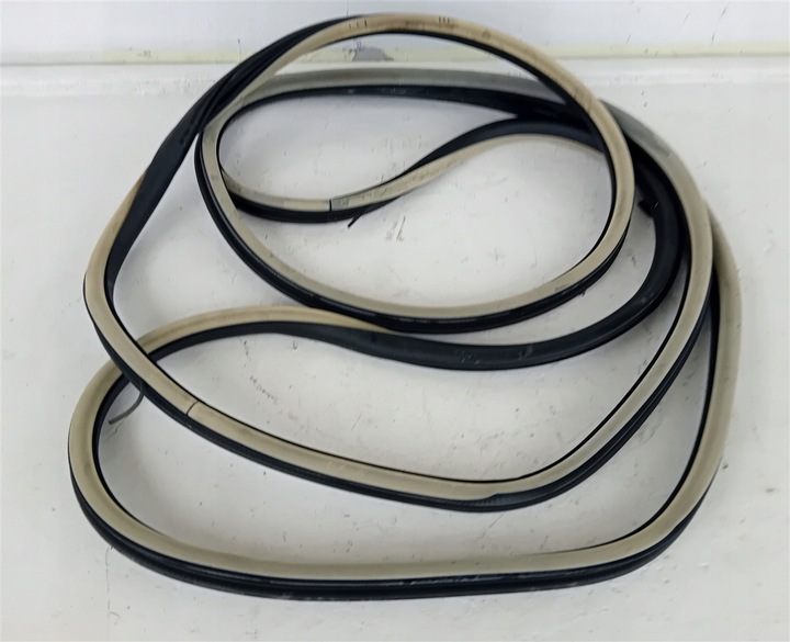 фото №8, Прокладка дверь левый перед citroen c5 iii x7 08-17