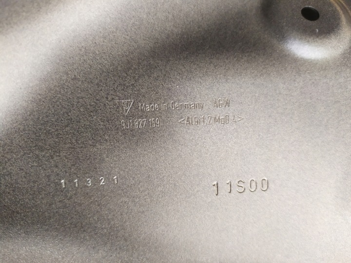 фото №10, Porsche taycan 9j 9j1 крышка багажника зад задняя 9j1827159