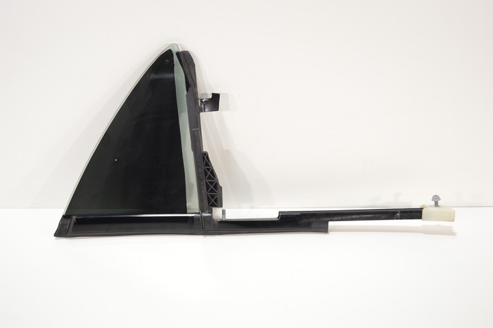 фото №1, Скло трикутник праві зад mercedes w117 c117 2016