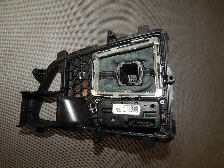 фото №3, Audi s5 f5 ручка домкрат рамка 8w1713111c